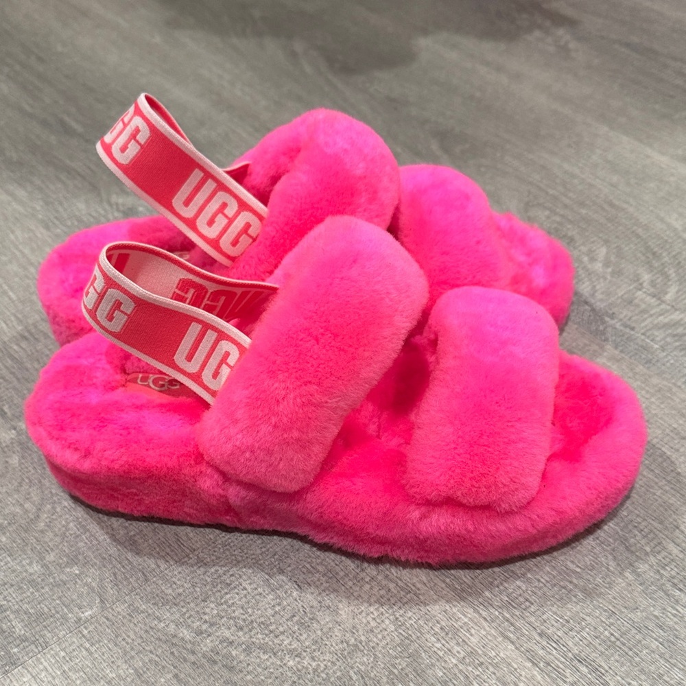 NWOT UGG  Bright Pink Fluff Yeah Slides